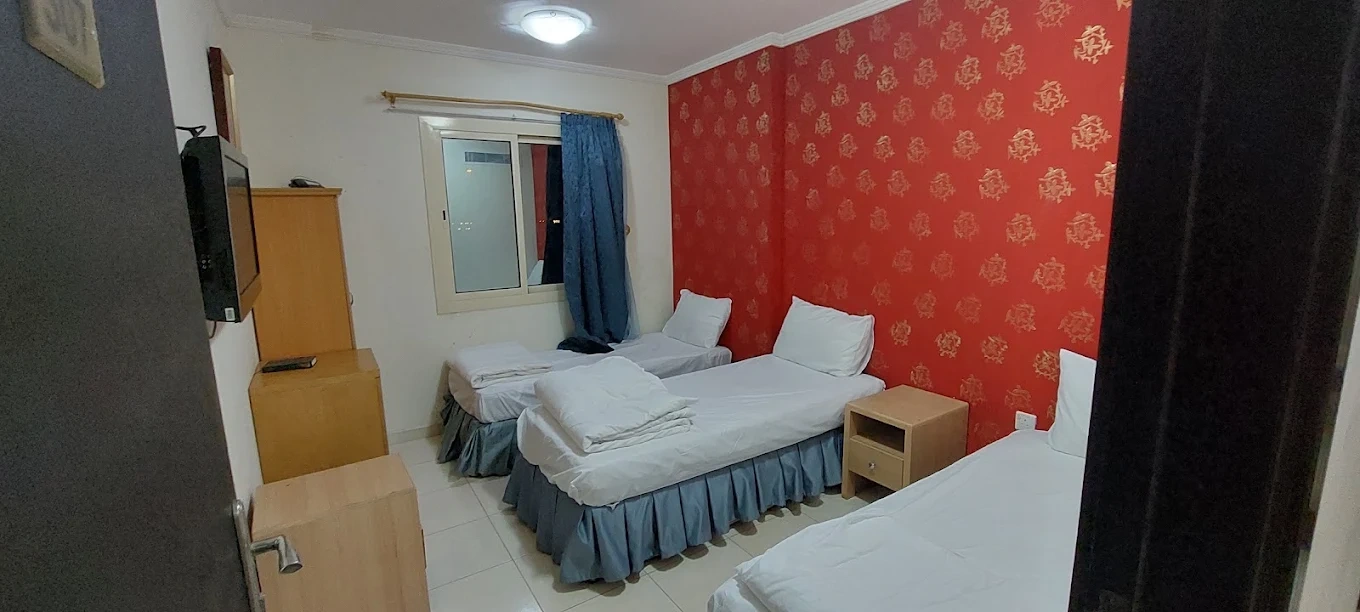 Fakhir Al Azizia hotel room, 3 star 7-night December Umrah package